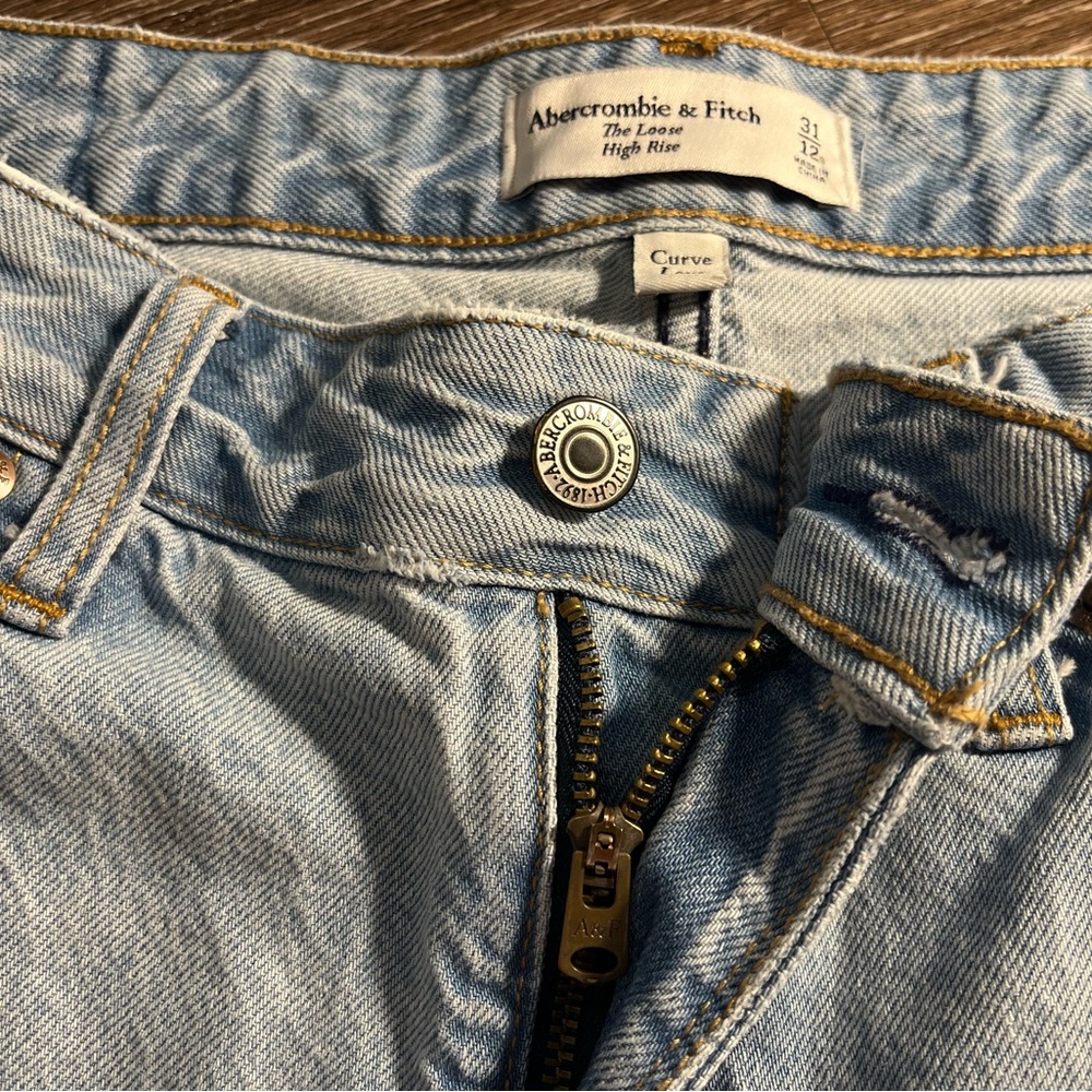 Abercrombie & Fitch The Loose High-Rise Women's Jeans - Picture 3 of 6
